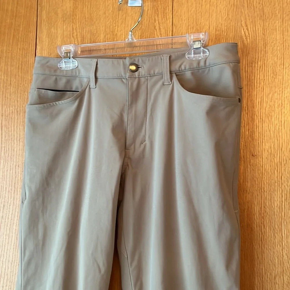 Lululemon men’s slim stretch gusseted khaki ABC pants 31 x 31.5 (hemmed) EUC